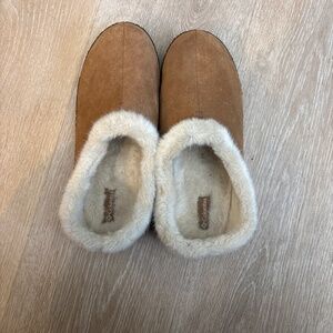 Columbia size 11 fur slippers